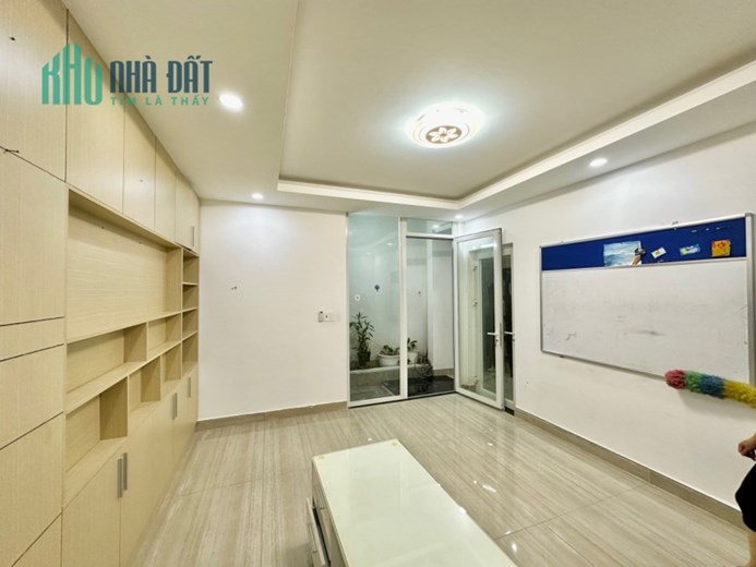 Bán nhà Hồ Biểu Chánh, Phú Nhuận, 6 tầng, THANG MÁY, 6PN, sân để Ô TÔ, 18 tỷ