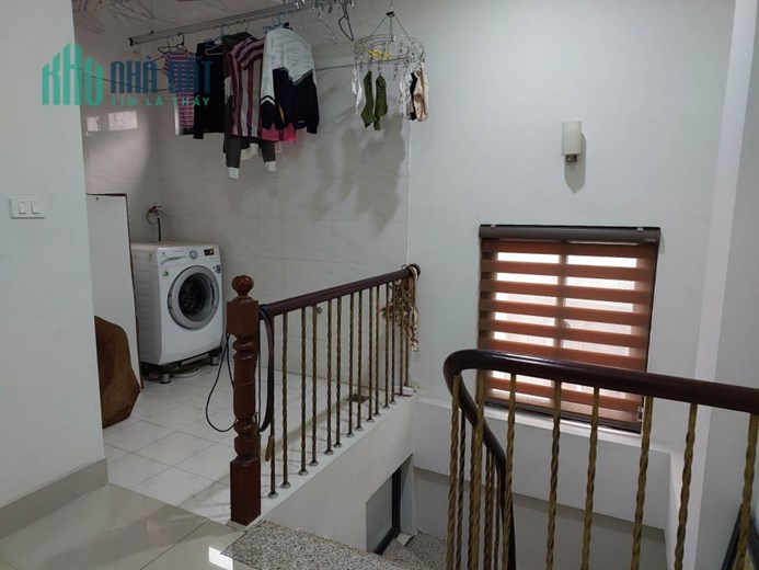 CHO THUÊ TÒA NHÀ VĂN PHÒNG, MẶT PHỐ VÕ CHÍ CÔNG, 45m2, 4T, 5m, 29tr CẦU GIẤY, KD.