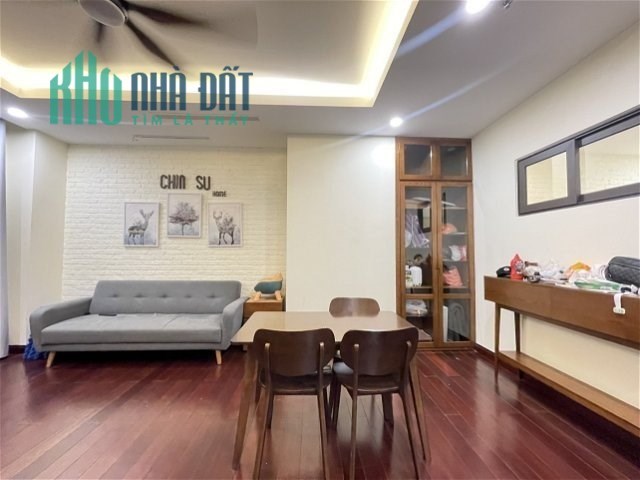 Hàng Hiếm ! Tòa R2 Royall city căn 3PN 2WC - 134m² giá 7.3 tỷ co slot oto