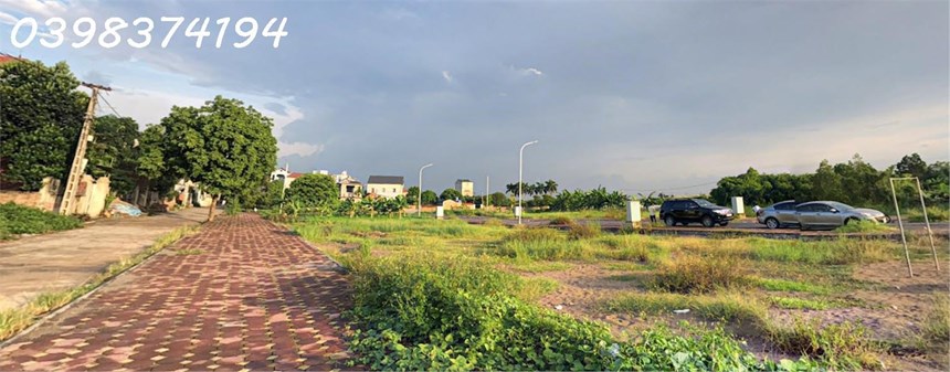 Đất phân lô thổ cư 2 mặt tiền, đường 23B, quay ra đầm Vân trì,  đường to