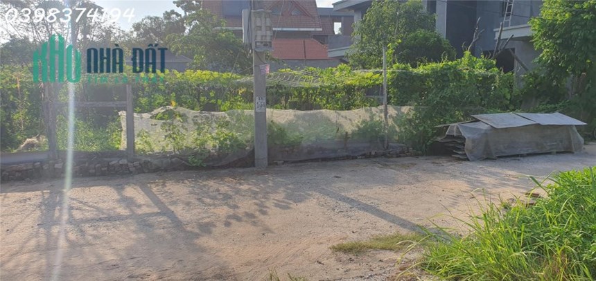 Đất phân lô thổ cư 2 mặt tiền, đường 23B, quay ra đầm Vân trì,  đường to