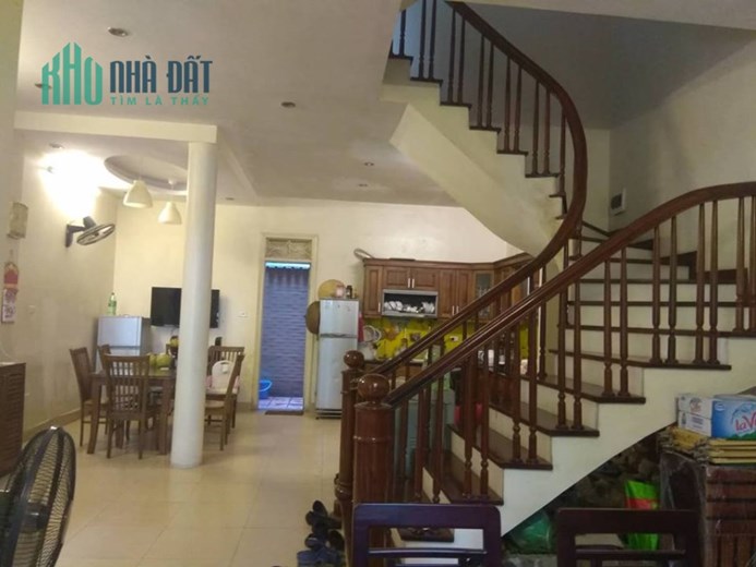 Bán nhà ngõ phố Võ Chí Công, Hoàng Quốc Việt dt 40 m2 x 4 t thoáng sau giá 3,7 tỷ