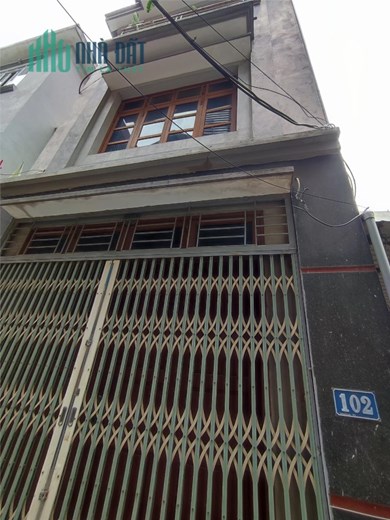 Bán nhà XUÂN THỦY-Bán nhà 32,6m, 3P. Ngủ, ngõ to, nông. Giá : 3,3 tỷ