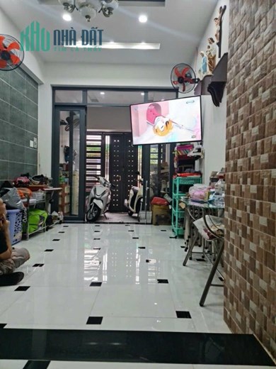 Bán gấp nhà đẹp 1/ sát MT ngay Tân Hương quận Tân Phú 5.5 x 14 -4T -6 tỷ TL