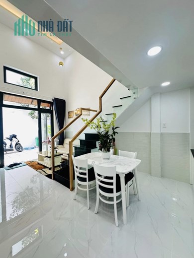 Bán nhà Lạc Long Quân, Tân Bình, 41m, 4 x 10m, 2 tầng 2PN, chỉ 4.16 tỷ