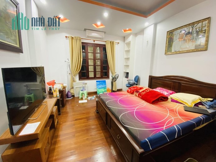 Chủ Ngộp Bank, Bán Gấp ! Chỉ hơn 9 tỷ, 70m x 4 tầng, Phân Lô quân đội Phố Vương Thừa Vũ.