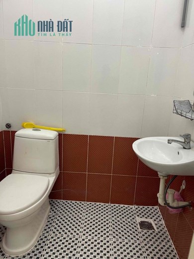 Cho thuê nhà mới sạch sẽ, hẻm xe hơi