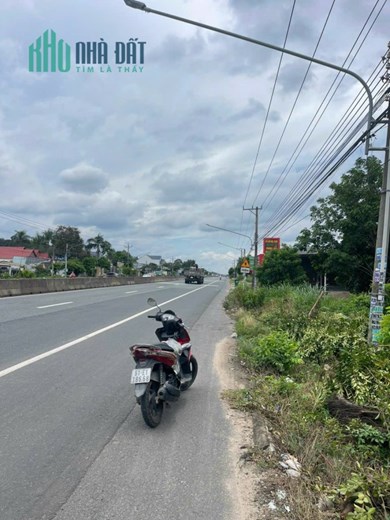 Bán 372m2 đất đường DT741, ngay Cổng Xanh, đối diện Khu công nghiệp Tân Bình giá 8 tỷ 800