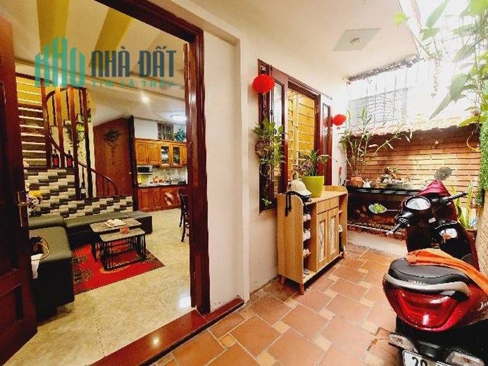 BÁN GẤP - NHÀ 5 TÀNG TẠI THỤY KHUÊ ( GẦN CHỢ BƯỞI) - SIÊU RẺ 3.98 TỶ