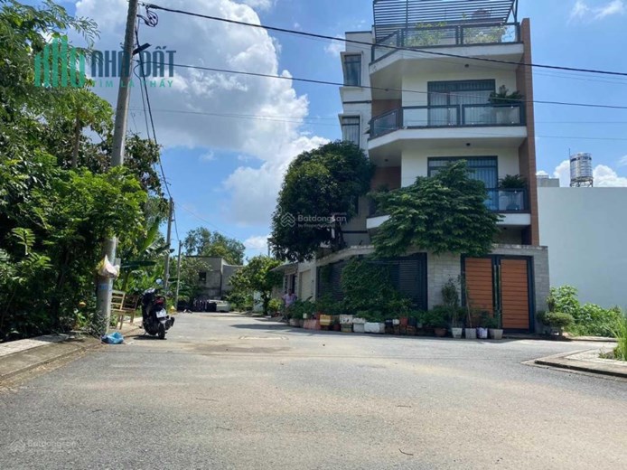 CHÍNH CHỦ Cần Bán Đất 2 Mặt Tiền Đường Nhựa, 1 Mặt Giáp Sông Lớn Mát Mẽ Quanh Năm.