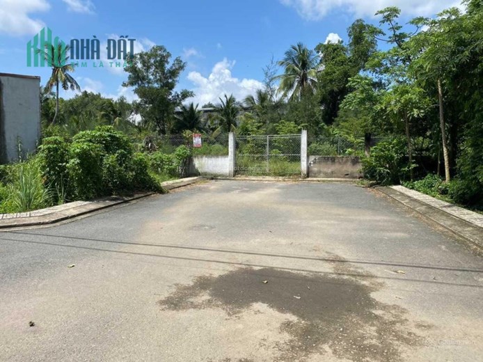 CHÍNH CHỦ Cần Bán Đất 2 Mặt Tiền Đường Nhựa, 1 Mặt Giáp Sông Lớn Mát Mẽ Quanh Năm.