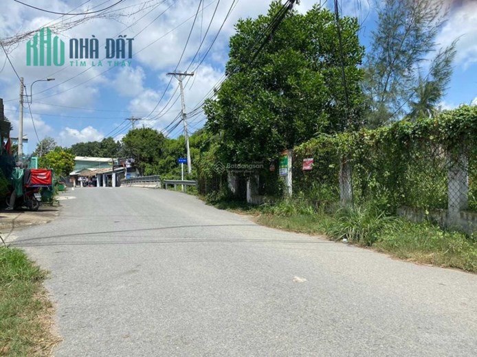 CHÍNH CHỦ Cần Bán Đất 2 Mặt Tiền Đường Nhựa, 1 Mặt Giáp Sông Lớn Mát Mẽ Quanh Năm.