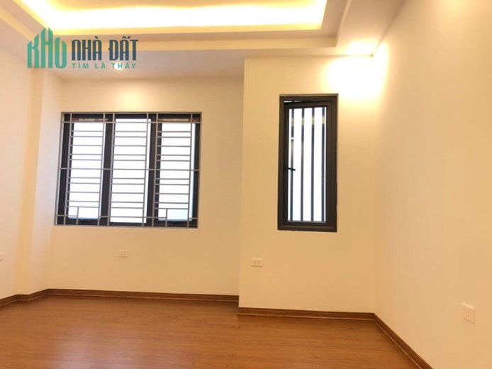 BÁN NHÀ GIÁP NHỊ, THỊNH LIỆT, Ô TÔ ĐỖ CỬA, 1 NHÀ RA Ô TÔ TRÁNH ,TỰ XÂY MỚI , 30/35M2*5T*MT4M NHỈNH