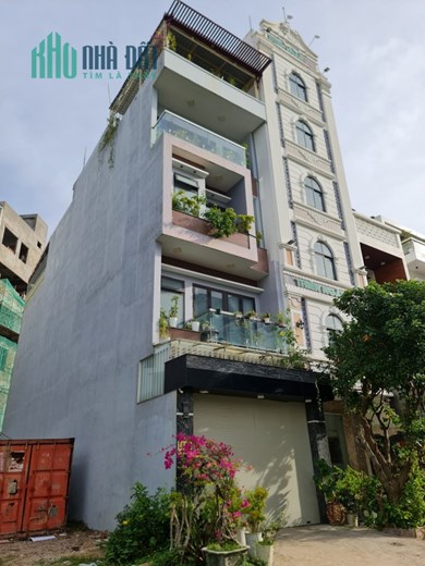 CHÍNH CHỦ BÁN NHÀ PHỐ 3 TẦNG 1 TUM TẶNG NỘI THẤT TRUNG TÂM QUY NHƠN