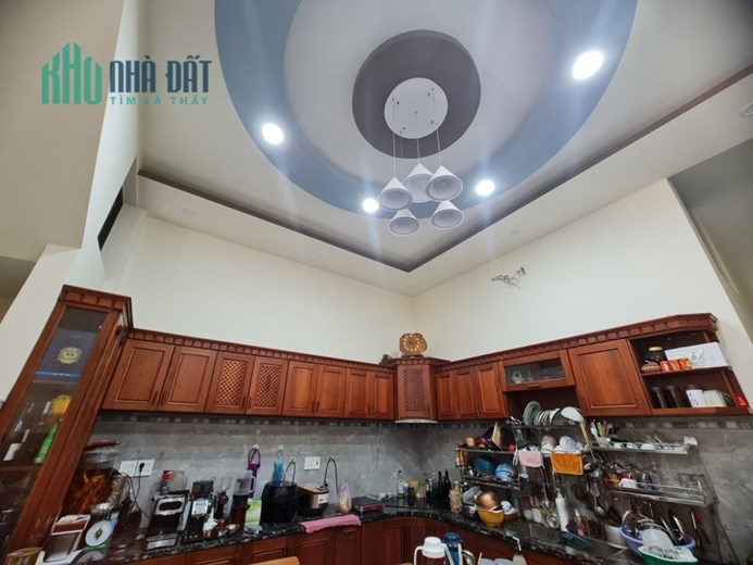 CHÍNH CHỦ BÁN NHÀ PHỐ 3 TẦNG 1 TUM TẶNG NỘI THẤT TRUNG TÂM QUY NHƠN