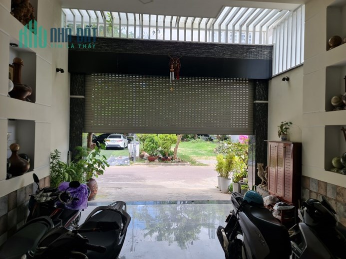 CHÍNH CHỦ BÁN NHÀ PHỐ 3 TẦNG 1 TUM TẶNG NỘI THẤT TRUNG TÂM QUY NHƠN