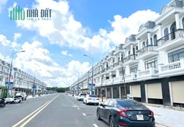 Bán nhà mặt Phố đường nhựa trước nhà 17m giá rẻ
