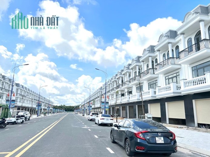 Bán nhà mặt Phố đường nhựa trước nhà 17m giá rẻ