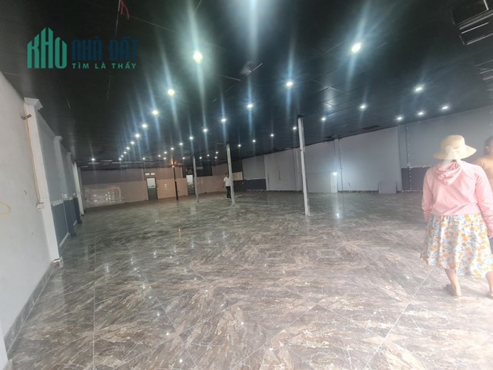 Cho thuê mặt bằng kinh doanh đường Nguyễn tất thành. DT 268m2