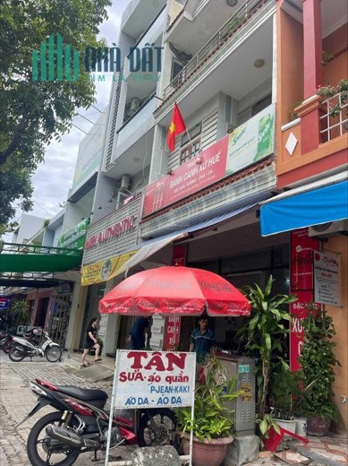 Bán nhà chính chủ 90m2 mặt tiền đường Bà Huyện Thanh Quan, ngã tư giao với Nguyễn Bá Lân.