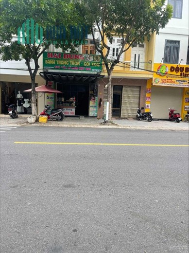 Bán nhà chính chủ 90m2 mặt tiền đường Bà Huyện Thanh Quan, ngã tư giao với Nguyễn Bá Lân.