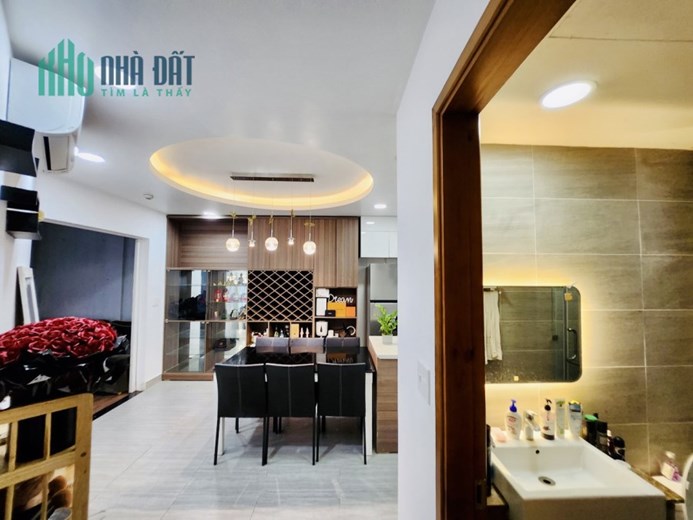 Cho thuê căn hộ The Gold View, Bến Vân Đồn, Phường 1, Quận 4 : 80m2, 2PN, 2WC, full nội thất