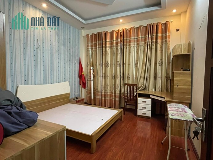Bán nhà Hoàng Mai, 40m2 gần hồ chỉ 3.x tỷ (x tiểu học)