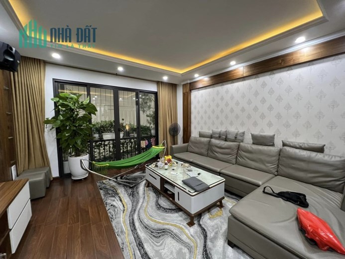 Bán nhà phố Trần Hữu Tước, ngõ nông, rộng, nhà dân xây, 40m, 4PN, 3.6 tỷ