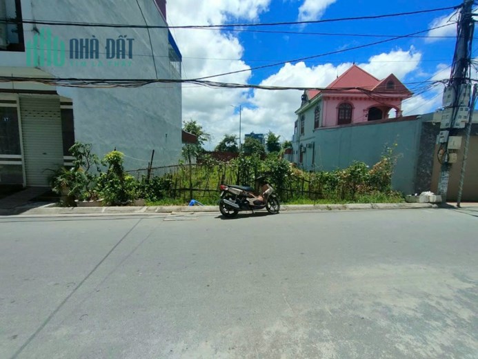 Cần bán lô đất 107 M 2  mặt Đường  Hàng Tổng và TDC Đồng Bồ