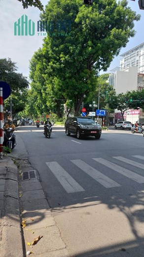 Bán nhà mặt phố Giảng Võ, kinh doanh đắc địa, vỉa hè 8m, 5 tầng, 50m2, 26 tỷ.