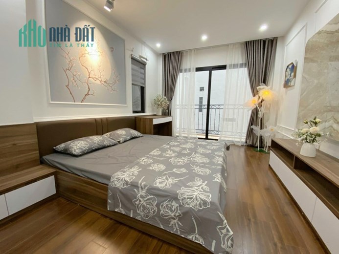 BÁN GẤP ! NHÀ 4 TẦNG GIAP NHẤT, NGÕ TO RỘNG, AN SINH ĐỈNH, DT 44M GIÁ NHỈNH 4 TỶ.