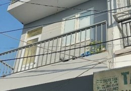 Nhà đẹp, giá rẻ, nhà bè, nhỉnh 1 tỷ, xe hơi đậu trước nhà