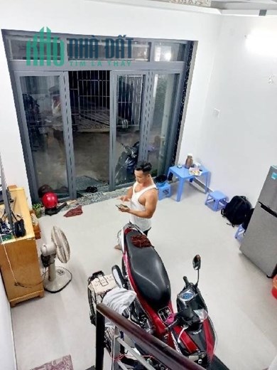 Nhà đẹp, giá rẻ, nhà bè, nhỉnh 1 tỷ, xe hơi đậu trước nhà