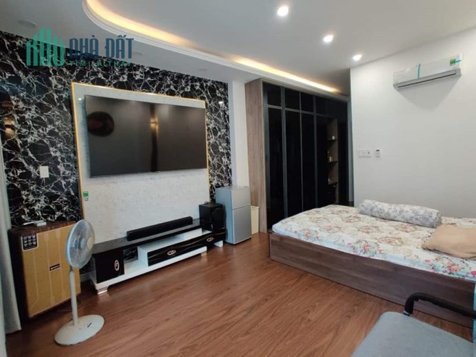 Bán nhà MẶT TIỀN HOA SỮA - 4 TẦNG thang máy, nội thất cao cấp, 21.5 tỷ, Phú Nhuận.