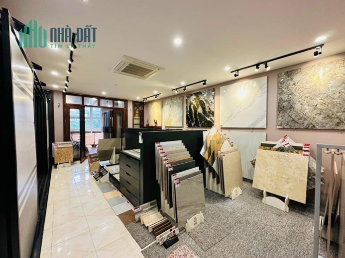 Bán nhà mặt phố Kim Mã, Ba Đình, nằm ngay ngã ba, dòng tiền 800tr/năm, 83m, MT 4,5m, 31 tỷ