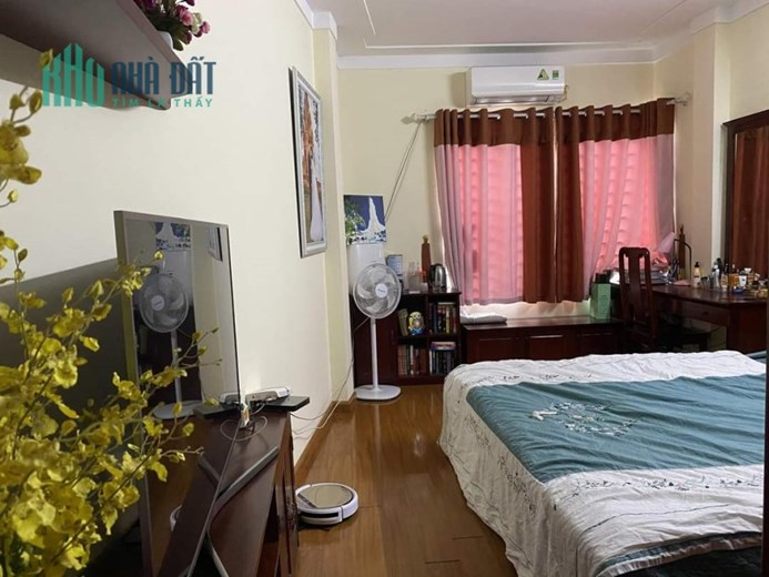 Bán nhà Đặng Tiến Đông 30m² 1 nhà ra Ô Tô sát hồ Hoàng Cầu cực đẹp 4.8 tỷ.