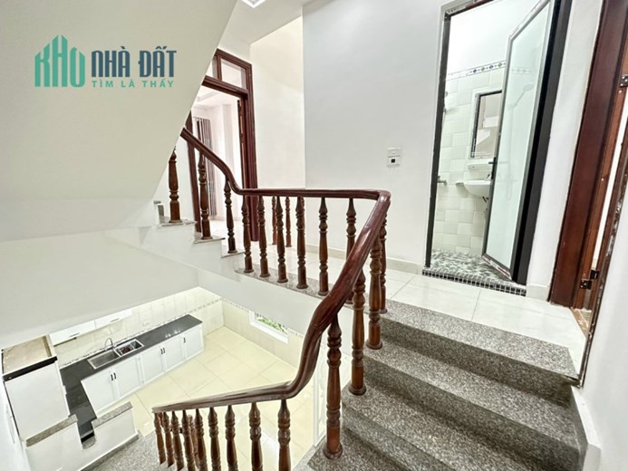Bán nhà phố Vĩnh Cát - Thiên Lôi 42m 4 tầng GIÁ chỉ 2.2 tỉ  có sân cổng riêng