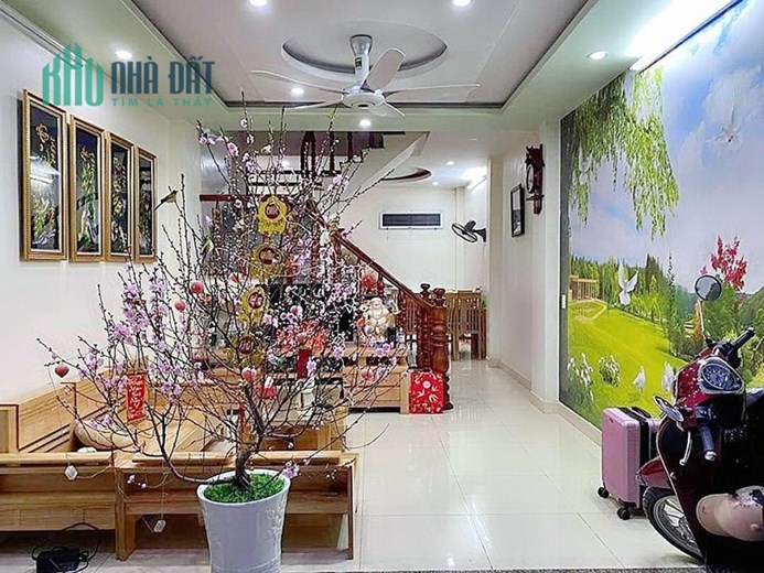 Bán nhà Hoàng Ngọc Phách - Quán Nam, 43m 3 tầng sân cổng riêng, GIÁ 2.55 tỉ