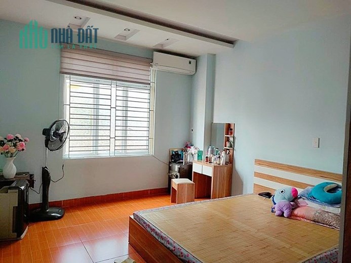 Bán nhà Hoàng Ngọc Phách - Quán Nam, 43m 3 tầng sân cổng riêng, GIÁ 2.55 tỉ
