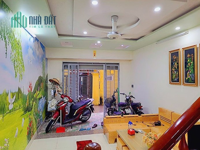 Bán nhà Hoàng Ngọc Phách - Quán Nam, 43m 3 tầng sân cổng riêng, GIÁ 2.55 tỉ