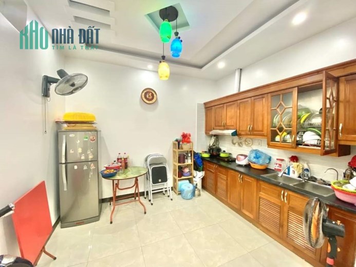 Bán nhà phố Đông Khê, diện tích 40m 3 tầng ngõ nông GIÁ 2.3 tỉ