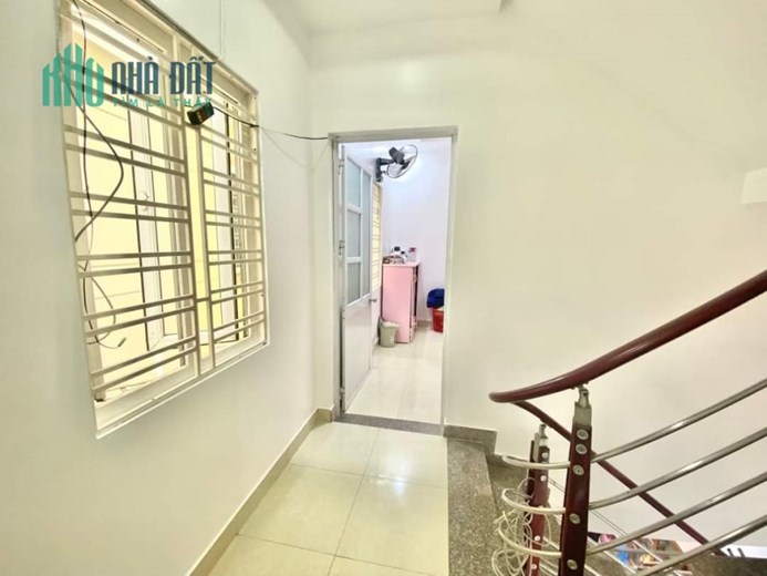 Bán nhà phố Đông Khê, diện tích 40m 3 tầng ngõ nông GIÁ 2.3 tỉ