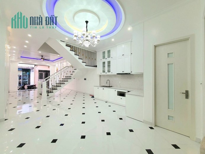 Bán nhà xây mới phố Văn Cao, diện tích 74m 4 tầng độc lập 5 ngủ GIÁ 5.3 tỉ