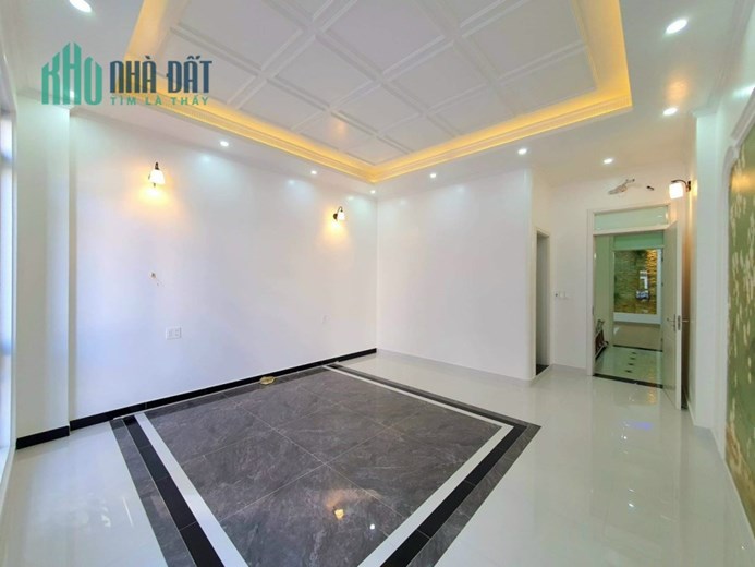 Bán nhà xây mới phố Văn Cao, diện tích 74m 4 tầng độc lập 5 ngủ GIÁ 5.3 tỉ