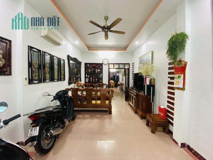 Chủ Ngộp Bank, Bán Gấp ! Chỉ hơn 9 tỷ, 70m x 4 tầng, Phân Lô quân đội Phố Vương Thừa Vũ.