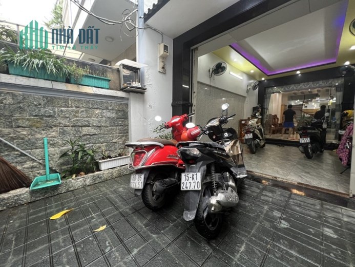 Ngộp  Cộng Hòa - p13 Tân Bình- 134m2 - HXH 8m thông