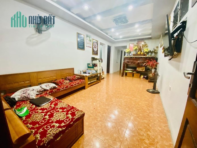 Bán Căn Hộ Tập Thể Bưu Điện Hoàng Cầu 51/100m2, tầng 3, 3 phòng ngủ đầy đủ công năng, giá cho các