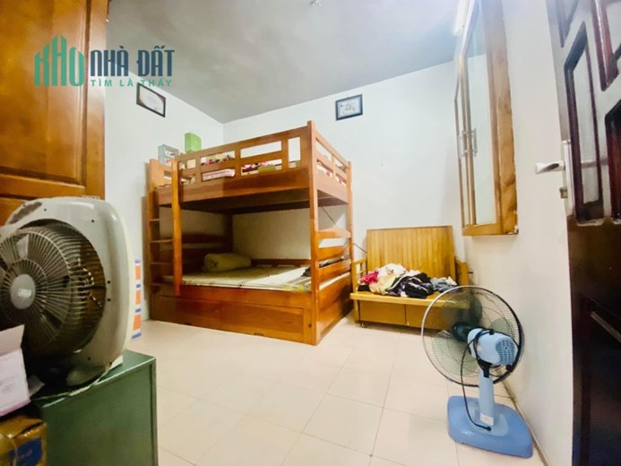 Bán Căn Hộ Tập Thể Bưu Điện Hoàng Cầu 51/100m2, tầng 3, 3 phòng ngủ đầy đủ công năng, giá cho các