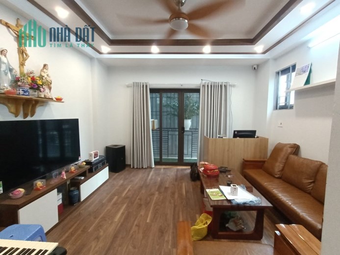 NHÀ ĐẸP LONG LANH 20M RA MẶT PHỐ CỰC HIẾM 36M2 5 TẦNG MẶT TIỀN 5M NHỈNH 3 TỶ GIÁP NHỊ
