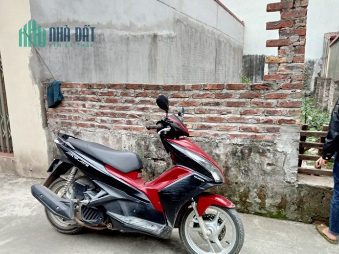 Đẹp nhất trong đê phường Yên Nghĩa 
-diện tích 48m sổ đỏ vuông vắn 
-mặt tiền = hậu . Đất thoáng